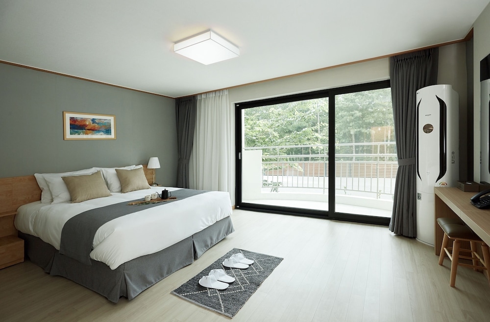 Deluxe Family Twin Room - Breakfast for 2 - Photo 1