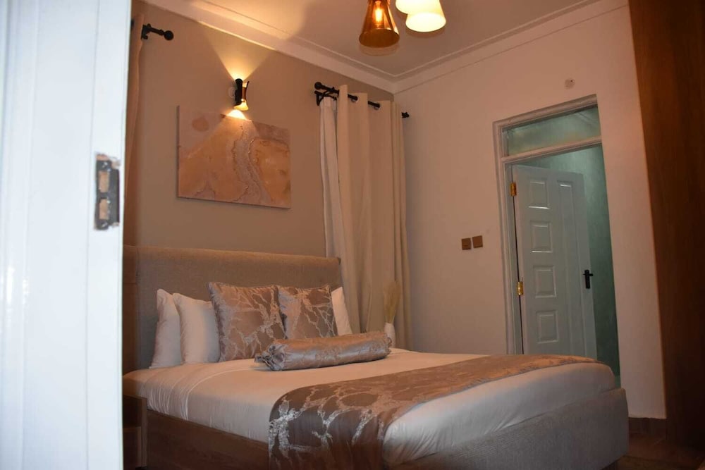 Luxury Apartment photo 3