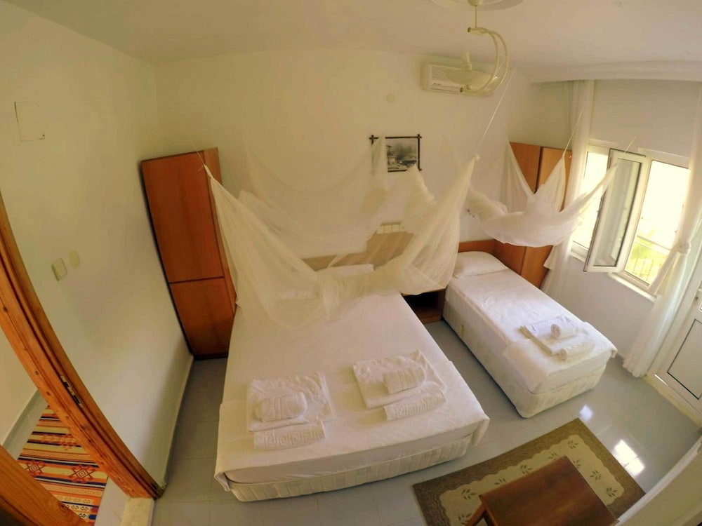 Standard Triple Room - Photo 13