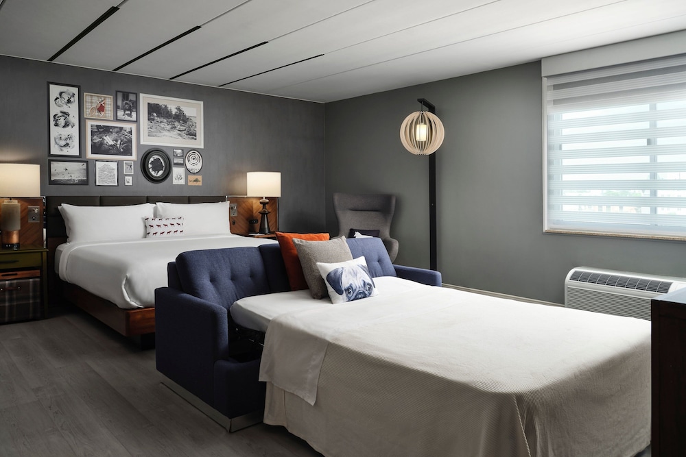 Junior Suite, 1 King Bed with Sofa bed - Photo 8