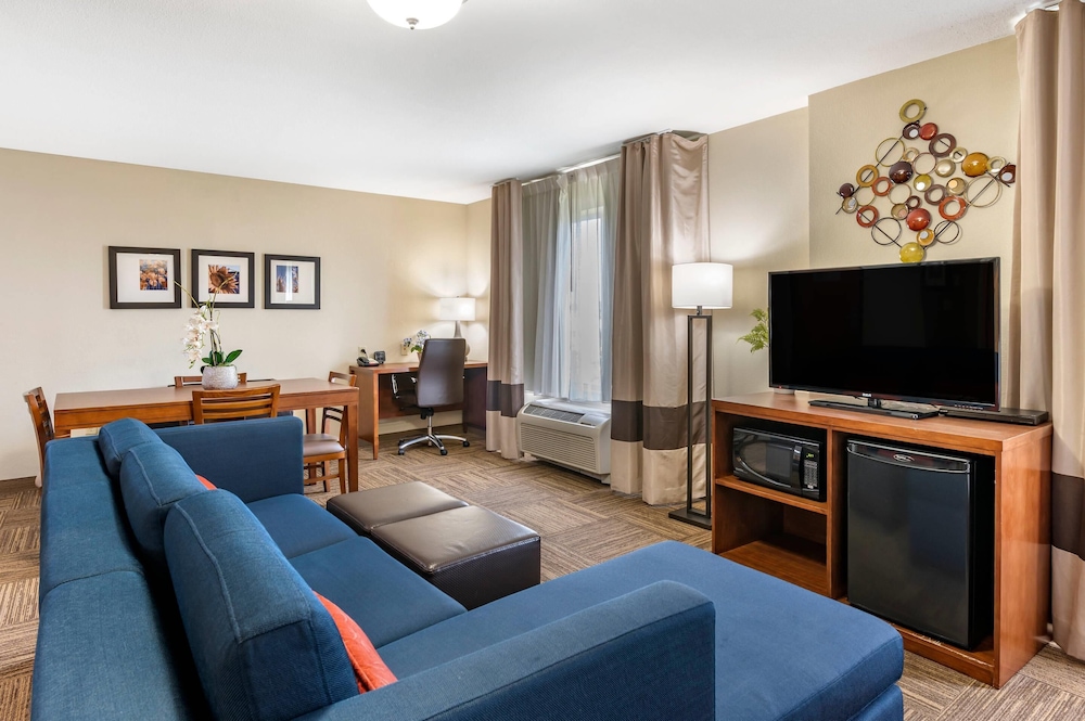 Suite, 1 King Bed, Non Smoking - Photo 6