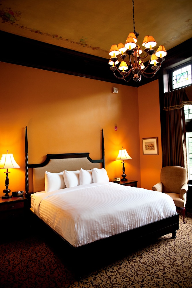 Deluxe Room, 1 King Bed, Accessible (Fifth Avenue House) photo 1