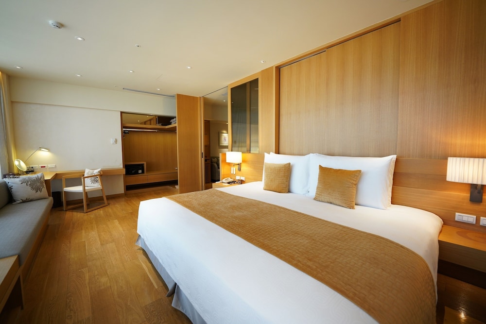 Premier Suite King photo 2