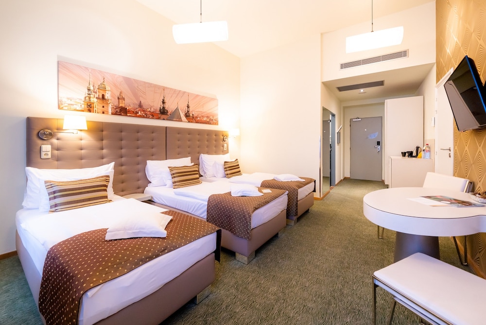 Classic Triple Room, 3 Twin Beds - Photo 8