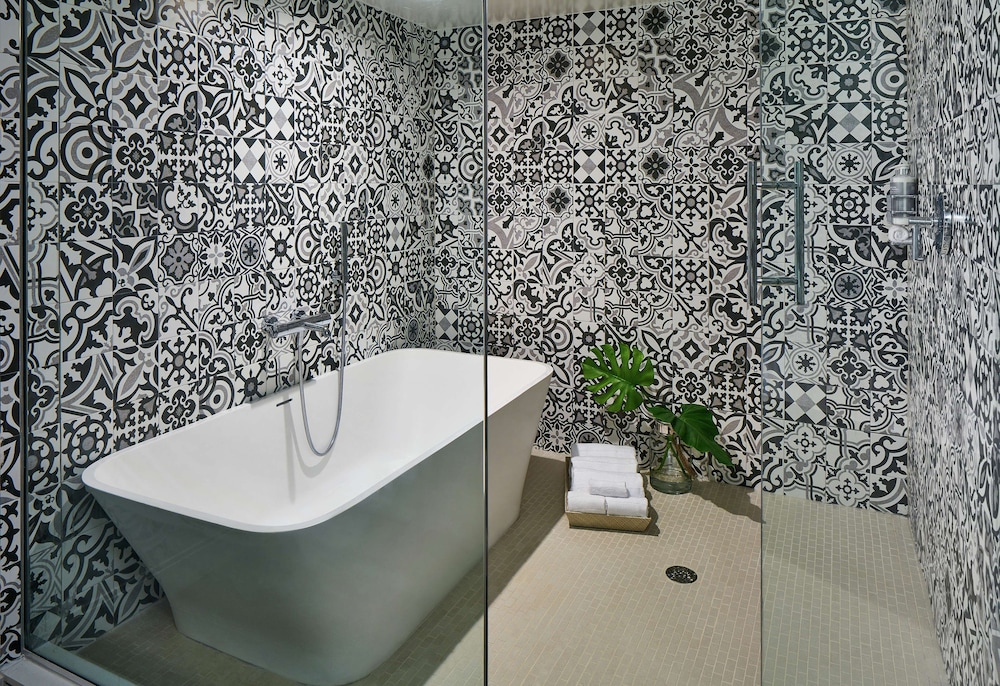 Premium Suite, 1 King Bed (partial Waterfront View)