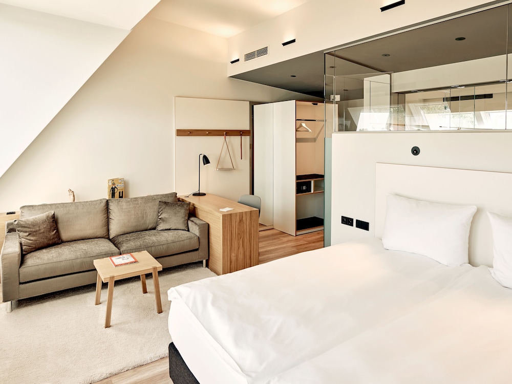 Suite 35