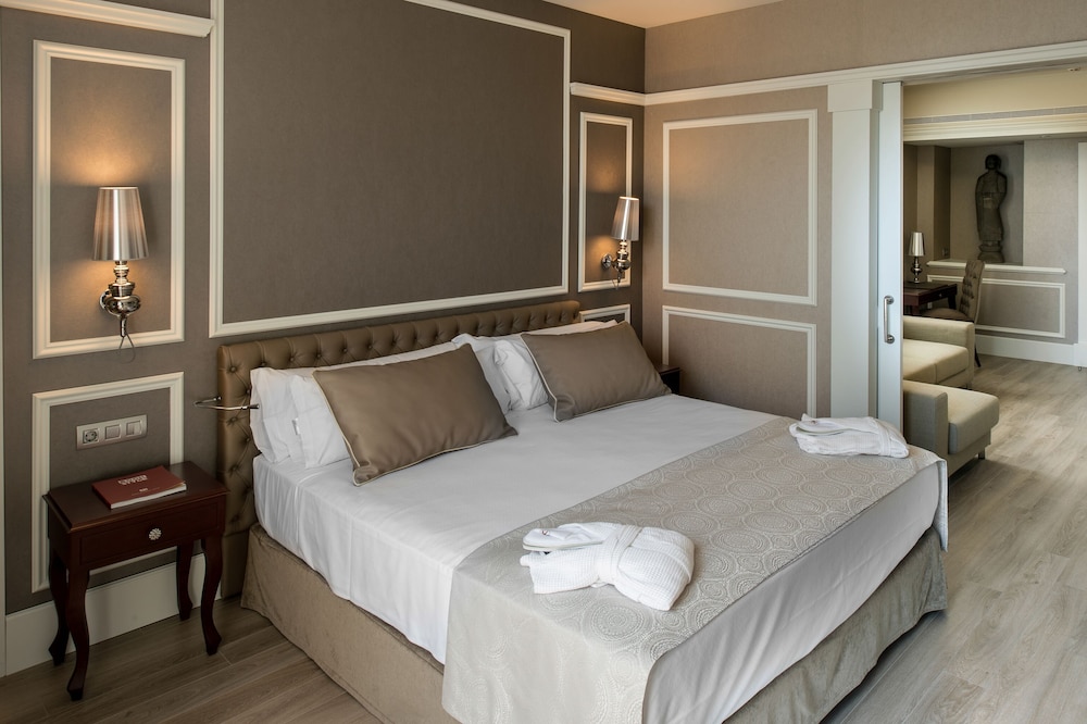 Suite Terrace with Swimming Pool photo 2