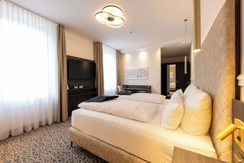 Business Double Room, 1 Queen Bed - Photo 3