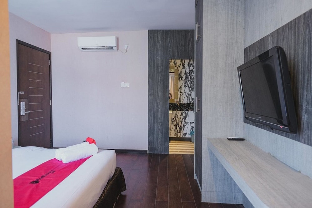 Premium Room (RedDoorz) - Photo 5