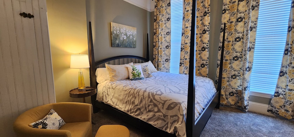 Single King - Room 8 photo 3
