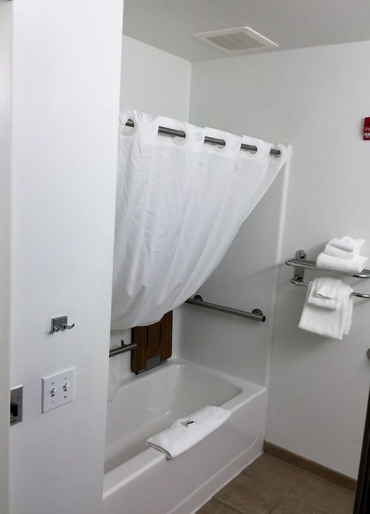 Room, Accessible, Microwave - Photo 7