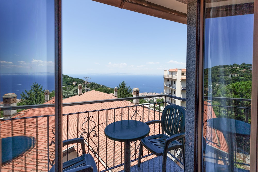 Double or Twin Room, Sea View photo 2