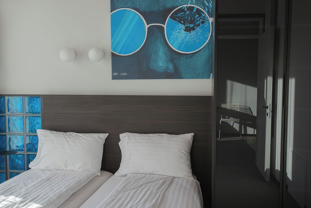 City Apartment - Photo 4