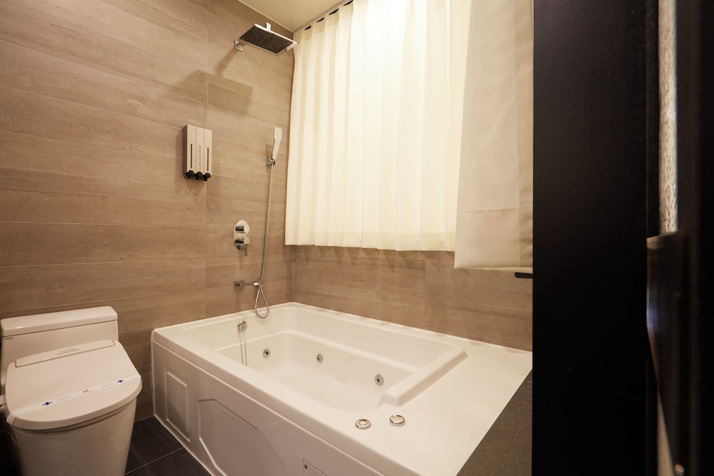Deluxe Twin Room (Over 36 month old surcharge 20000 KRW, Breakfast Included) photo 3