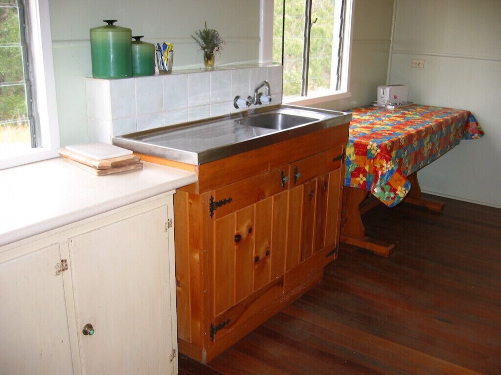 Standard Room, Non Smoking, Shared Bathroom (Foresters Hut) photo 2