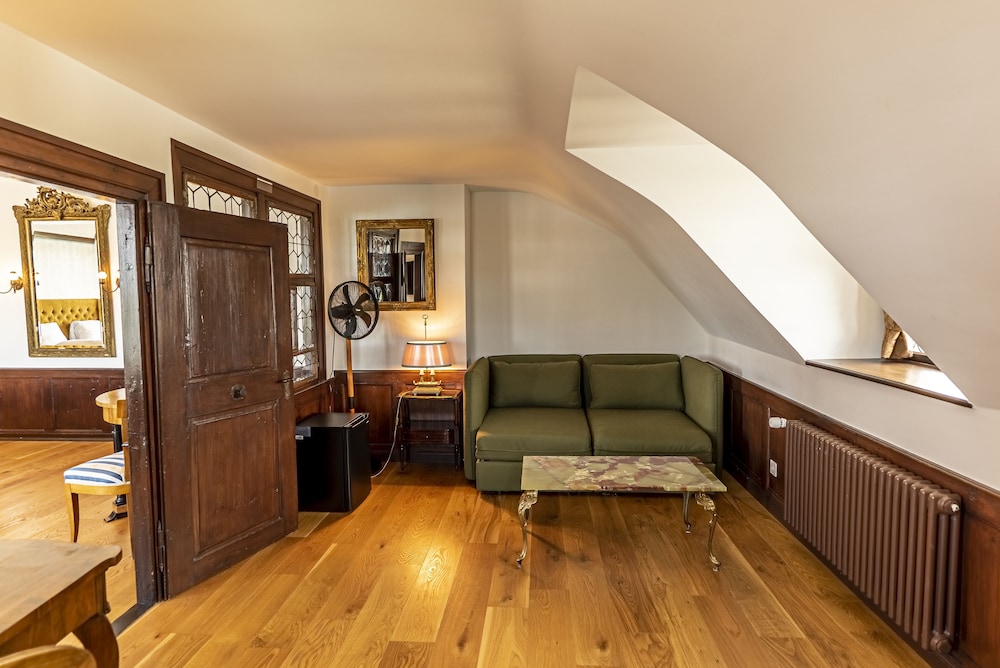 Suite - Photo 10