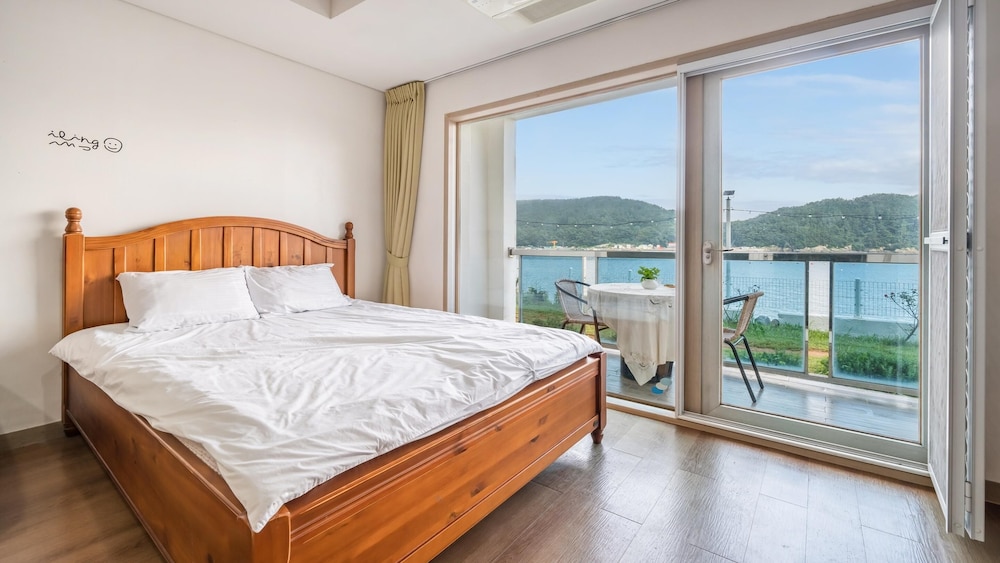 Basic Room, 1 Bedroom (103 (Oceanview)) - Photo 7