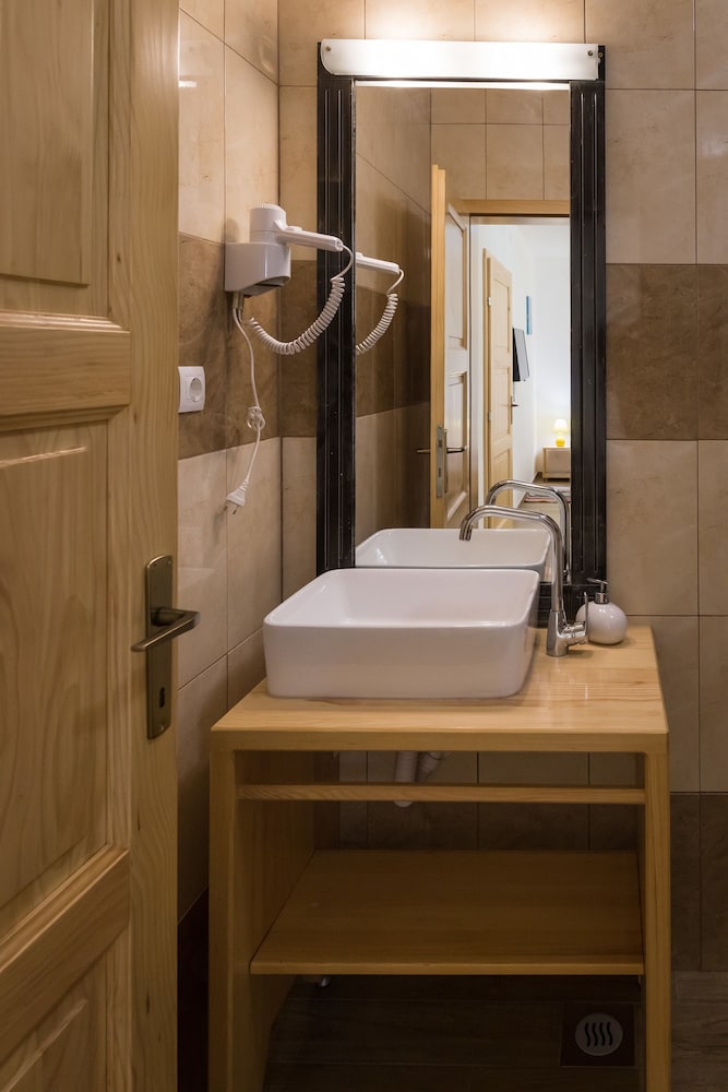 Triple Room - Photo 13