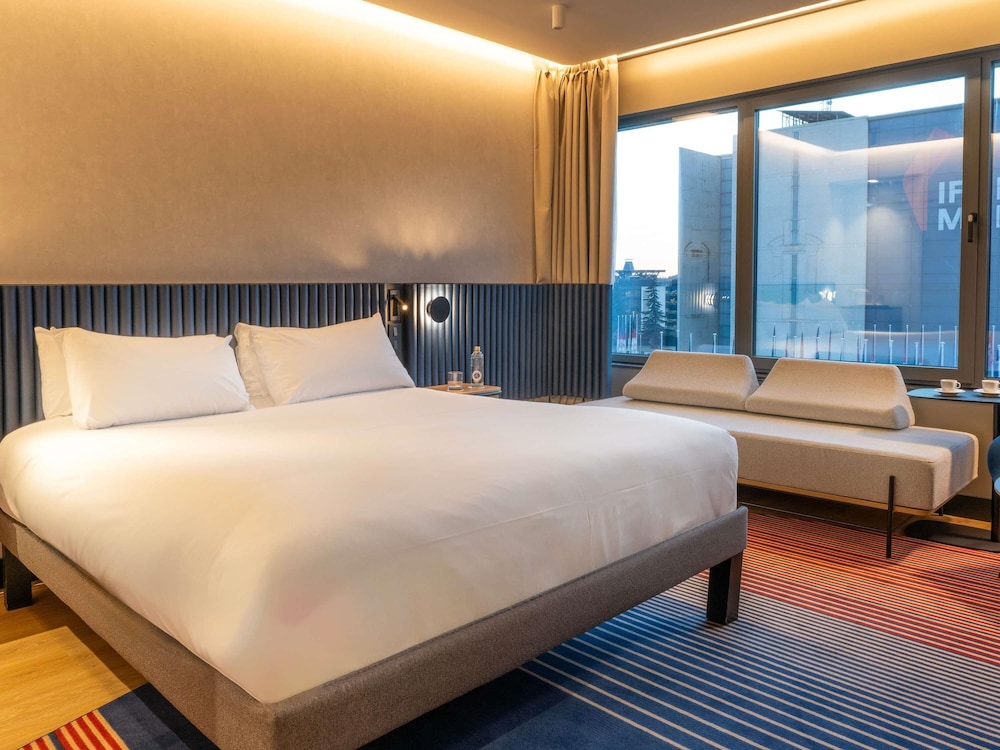 Executive Room, 1 Queen Bed with Sofa bed photo 2