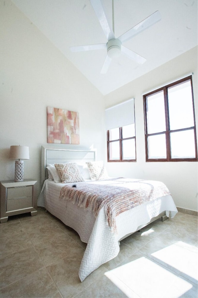 Luxury Penthouse, 4 Bedrooms, Balcony, Ocean View photo 3