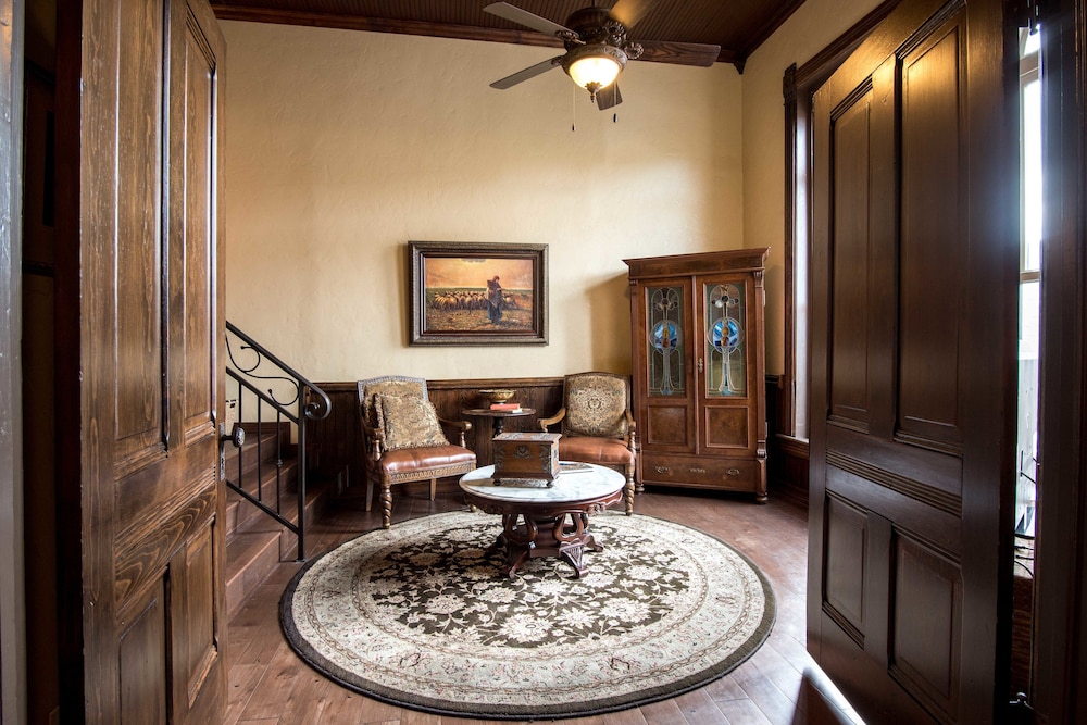 Elite Suite, Ensuite, City View (Renaissance Revival Suite) photo 2