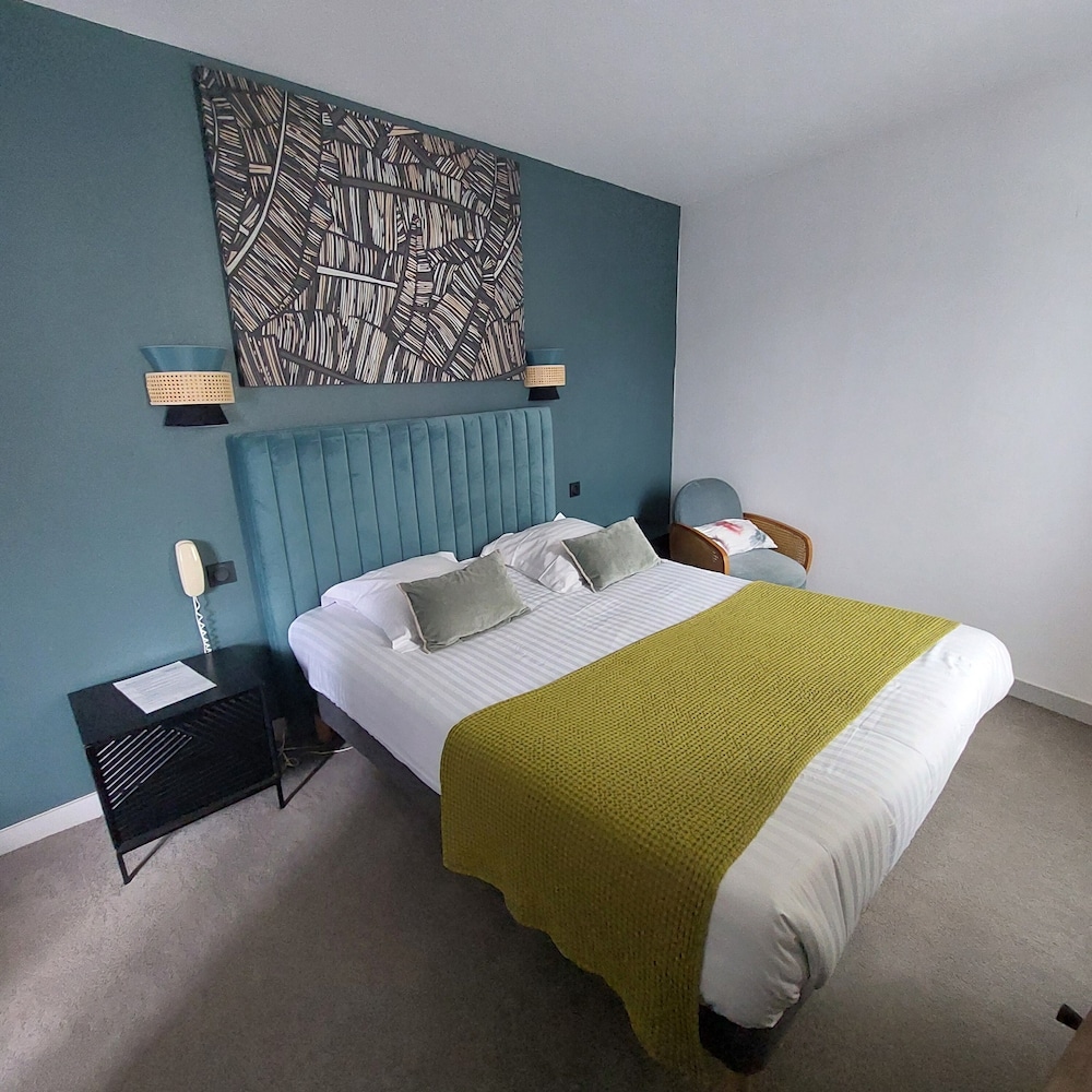 Comfort Room on the Historic Quarter or Bay Side