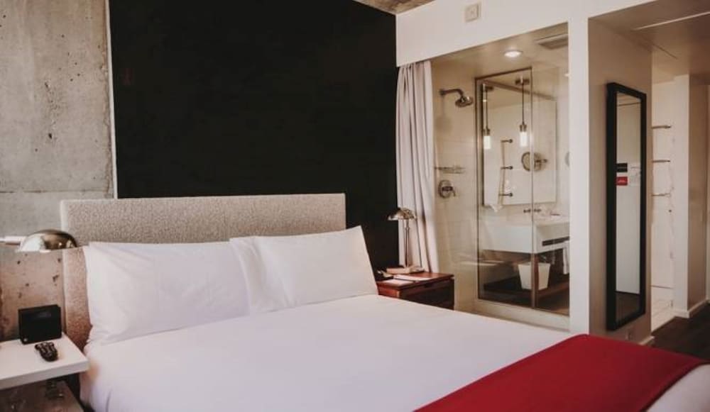 Standard Room, 1 Queen Bed
