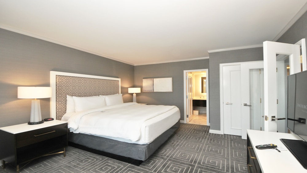 Suite, 1 Bedroom (Concierge, 2 Balconies) photo 1