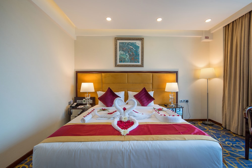 Honeymoon Suite photo 2