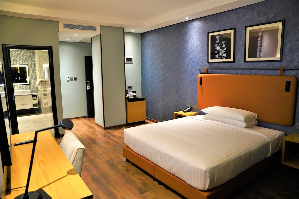 Deluxe Room, 1 King Bed (View) - Photo 9
