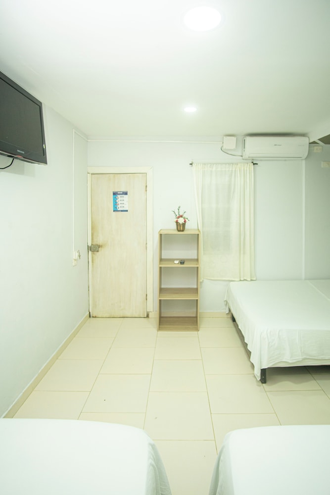 Basic Quadruple Room - Photo 4