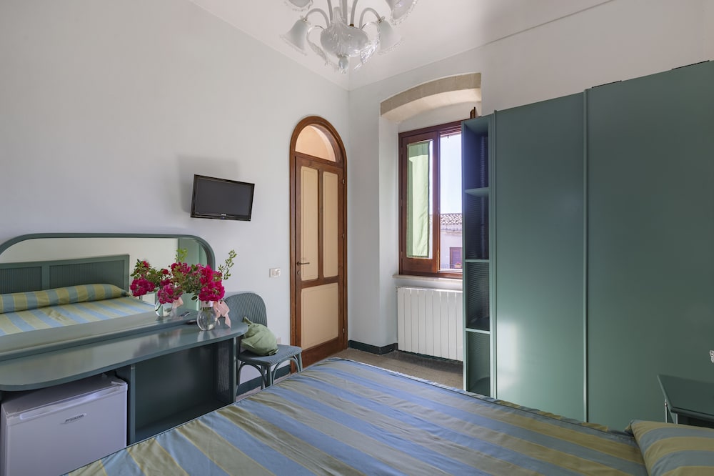 Economy Double or Twin Room photo 3