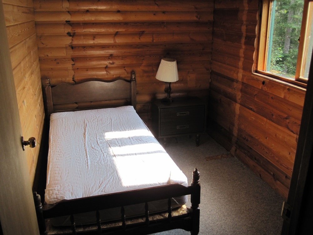Cabin (5)