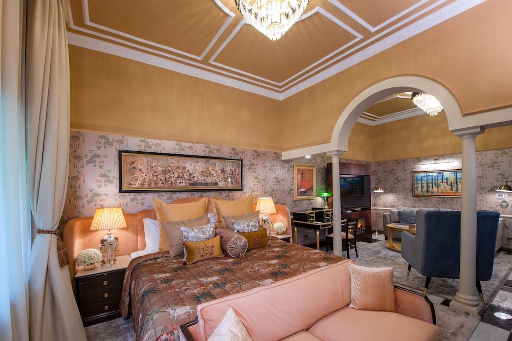 Suite, Non Smoking (Heritage Parlor)