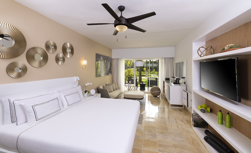 The Level Suite Tropical Palms By Stay Well