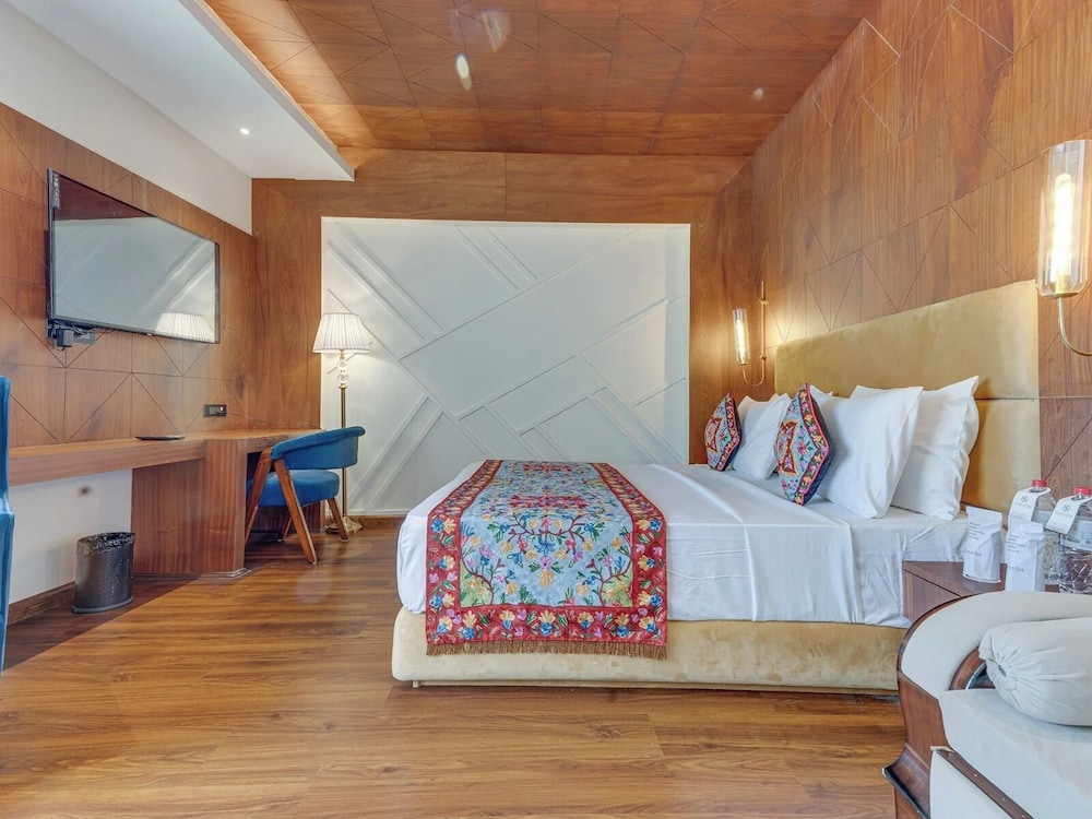 Royal Suite, Balcony, Mountain View