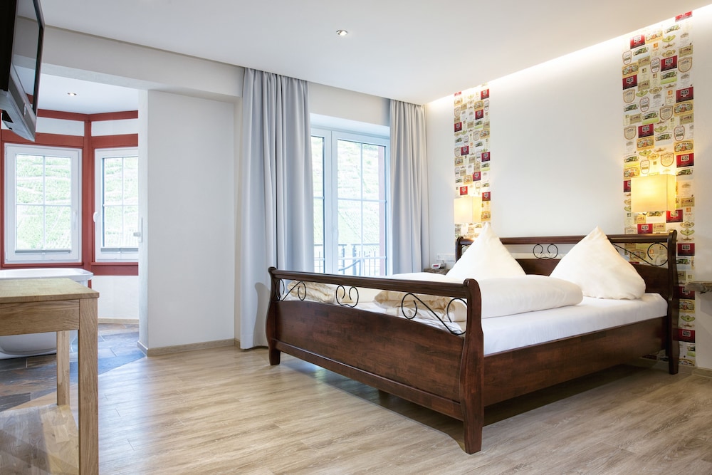 Deluxe Triple Room, 1 Double Bed with Sofa bed, Balcony (Whirlpool)