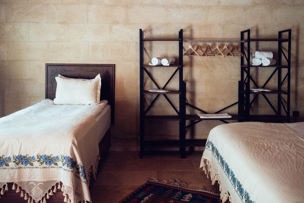 Deluxe Triple Room - Photo 2