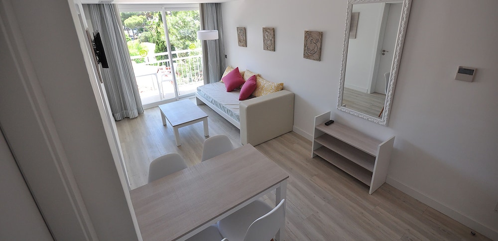 Basic Apartment, 1 Bedroom, Balcony photo 3