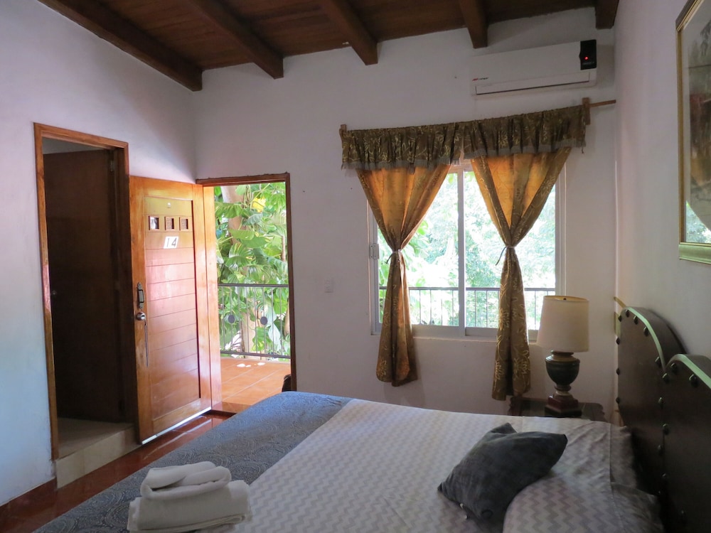 Standard Double Room, 1 King Bed - Photo 7