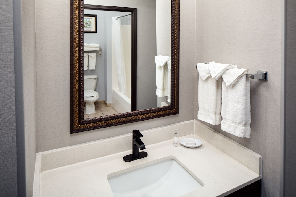 Deluxe Room - Photo 5