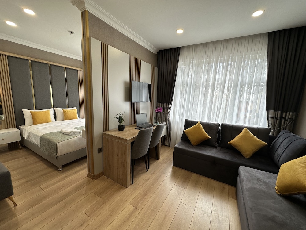 Family Suite with Park View photo 1