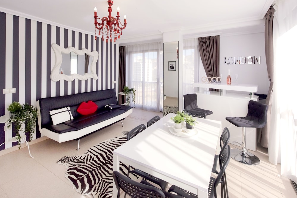 Comfort Apartment, 2 Bedrooms, Kitchen, Beach View