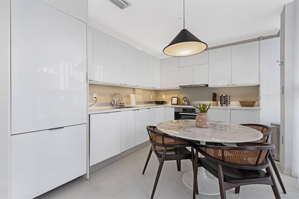 2 Bedroom w/ Terrace