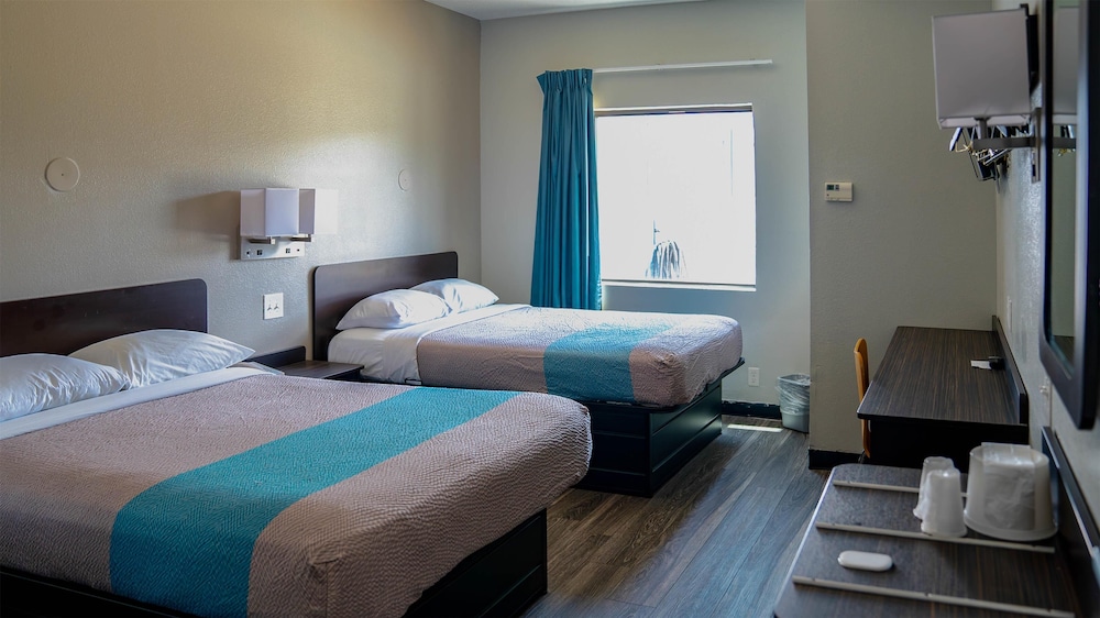 Deluxe Room, 2 Double Beds, Non Smoking, Refrigerator & Microwave photo 1