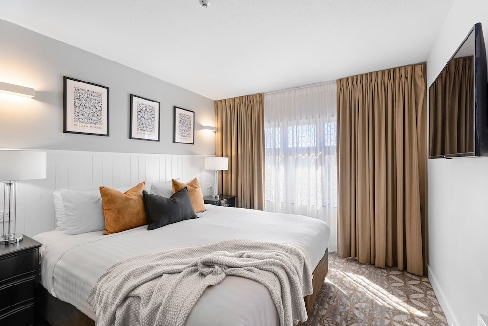 Executive Suite, 1 Bedroom - Photo 5