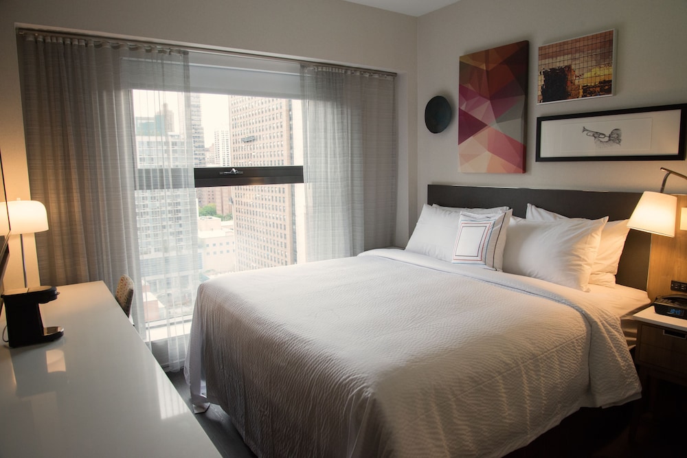 Room, 1 King Bed (Hearing Accessible)