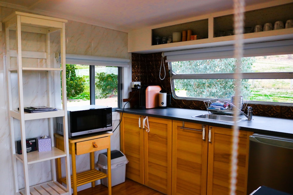 Deluxe Cabin, 1 Queen Bed With Sofa Bed, Mountain View photo 3