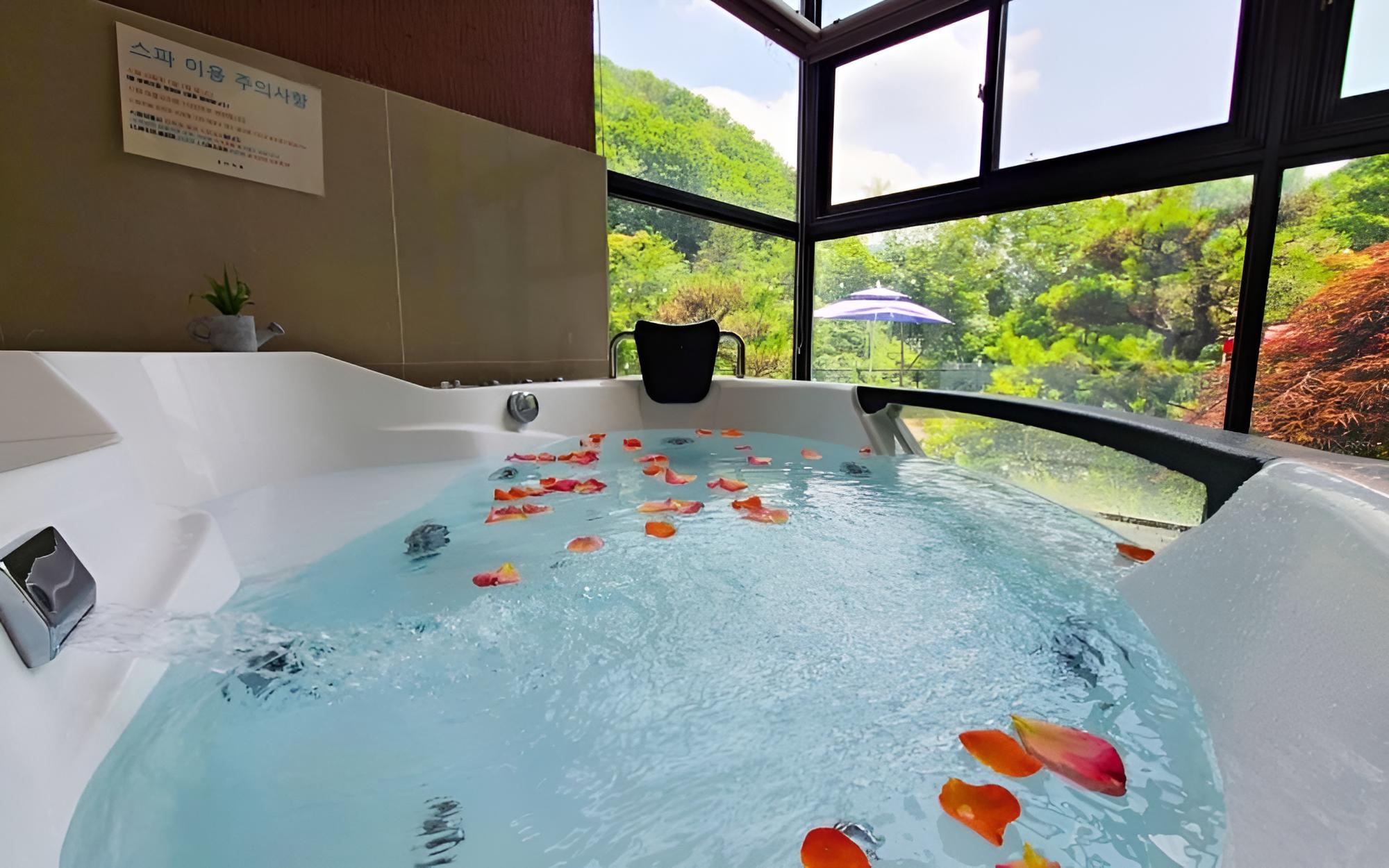 Room (Airless (Spa Duplex)) - Photo 7