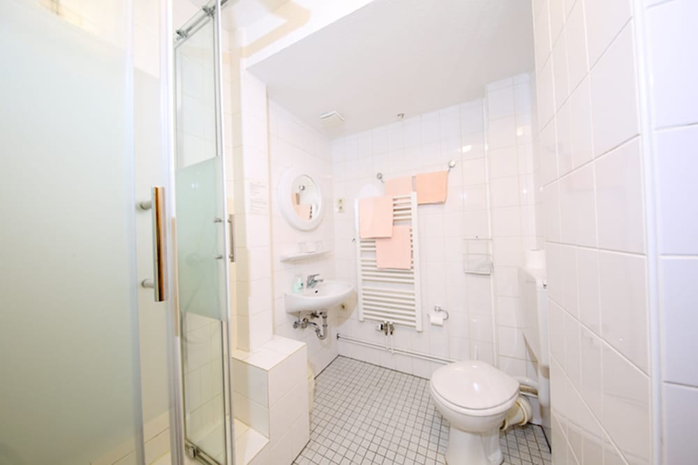 Double Room, Non Smoking - Photo 6